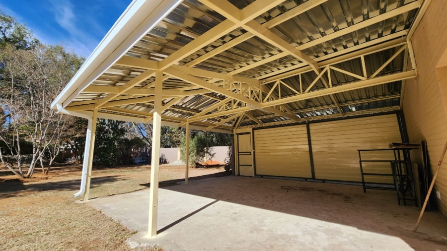 To Let 3 Bedroom Property for Rent in Flamwood North West